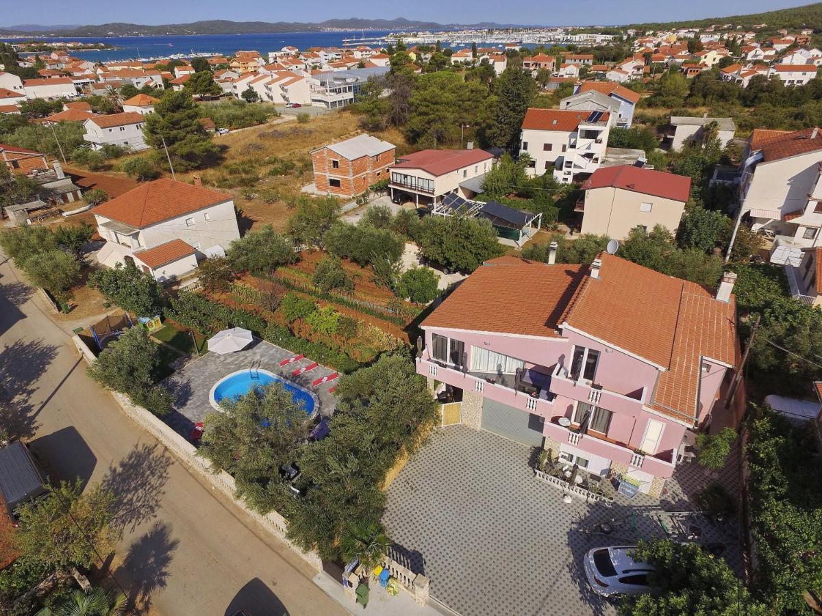 Apartment With Private Pool Sukošan Екстериор снимка