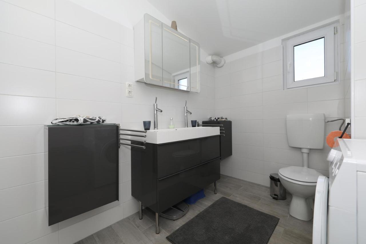 Apartment With Private Pool Sukošan Екстериор снимка