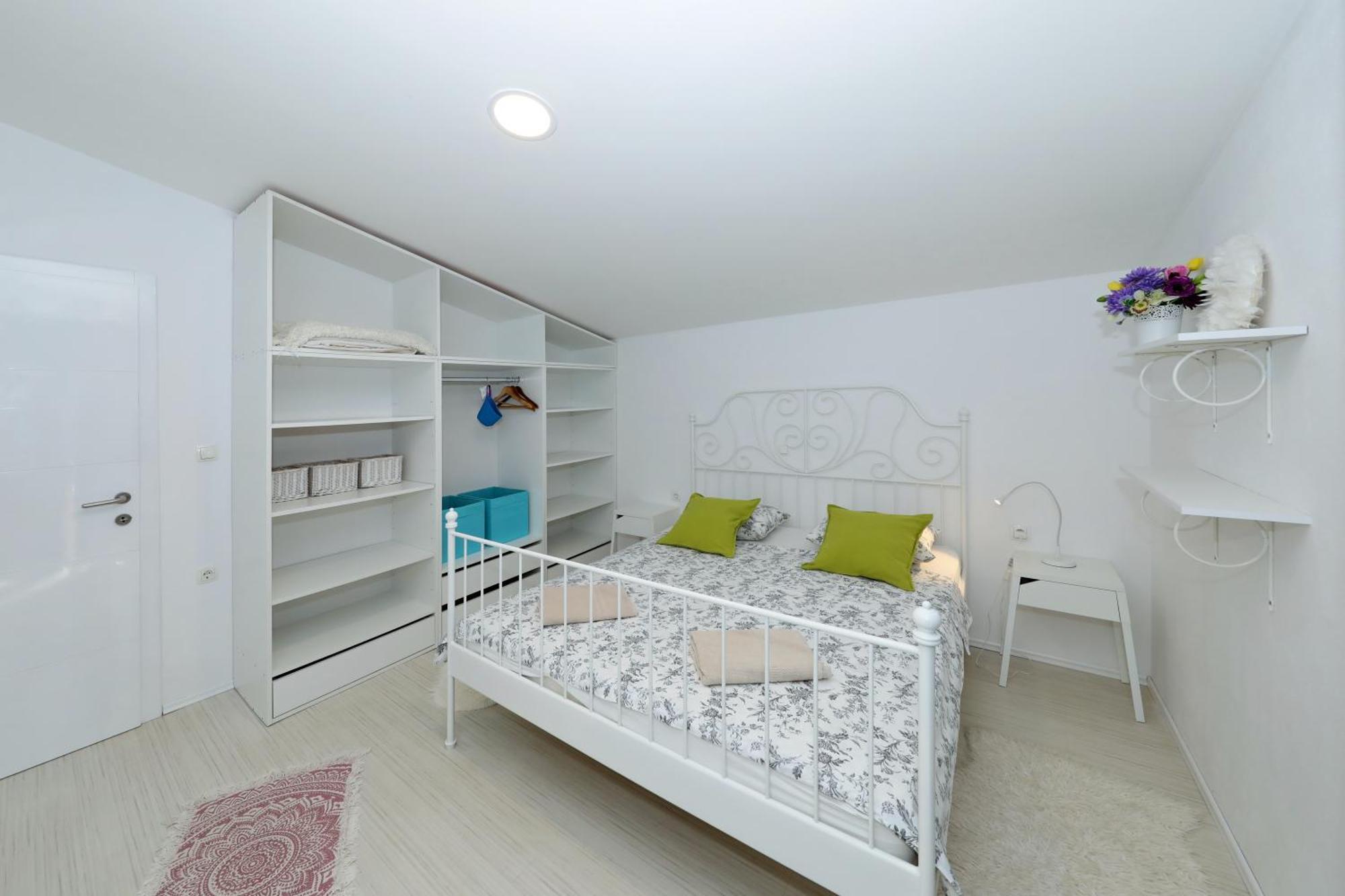 Apartment With Private Pool Sukošan Екстериор снимка