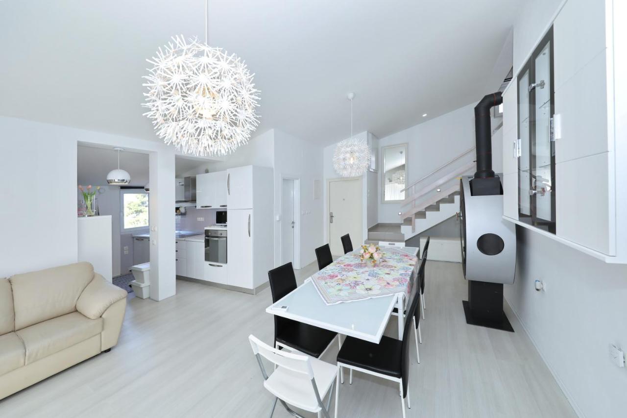 Apartment With Private Pool Sukošan Екстериор снимка