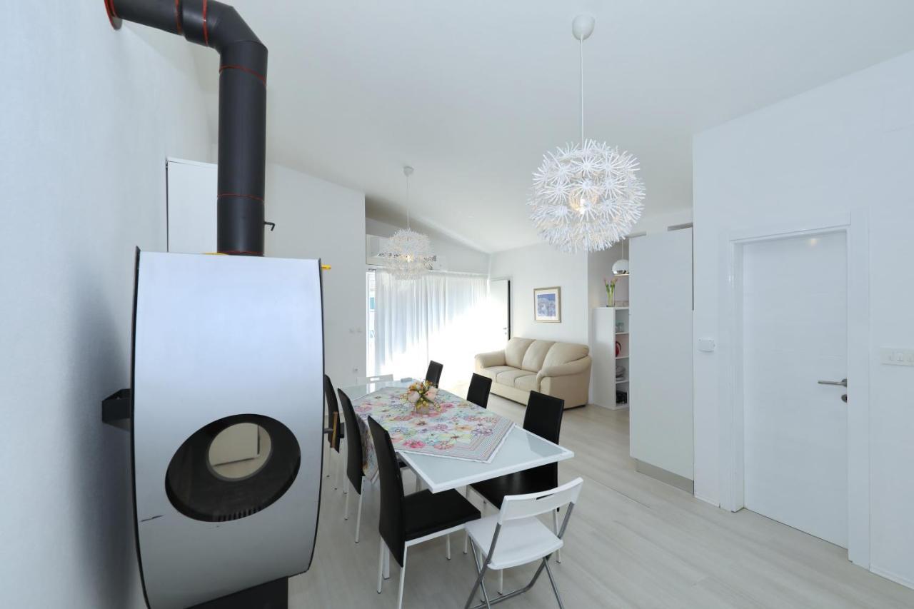 Apartment With Private Pool Sukošan Екстериор снимка