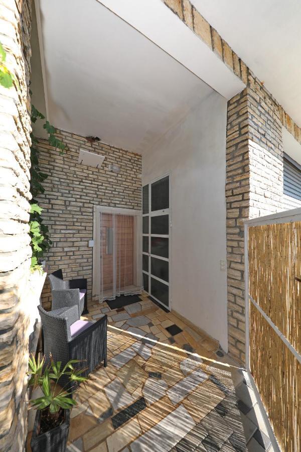 Apartment With Private Pool Sukošan Екстериор снимка