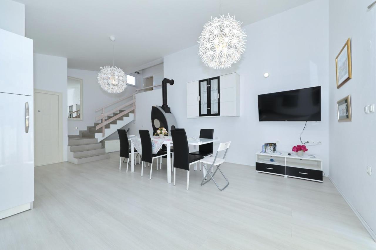 Apartment With Private Pool Sukošan Екстериор снимка