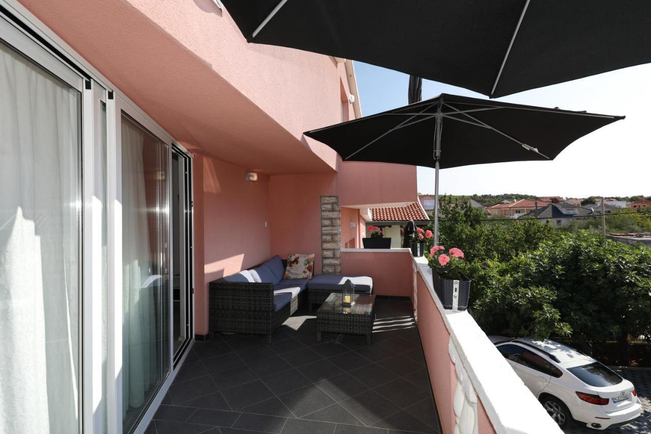 Apartment With Private Pool Sukošan Екстериор снимка