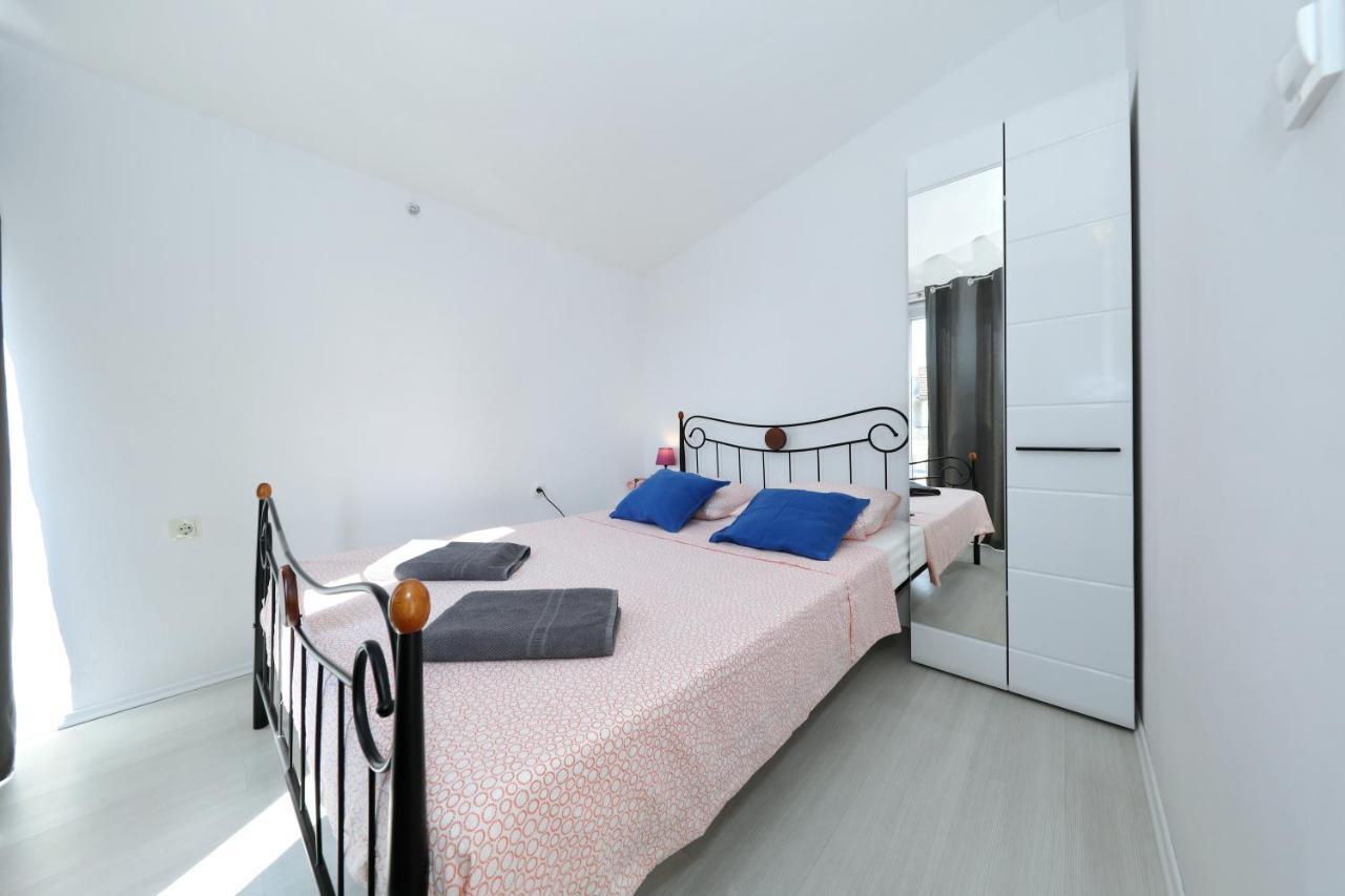 Apartment With Private Pool Sukošan Екстериор снимка