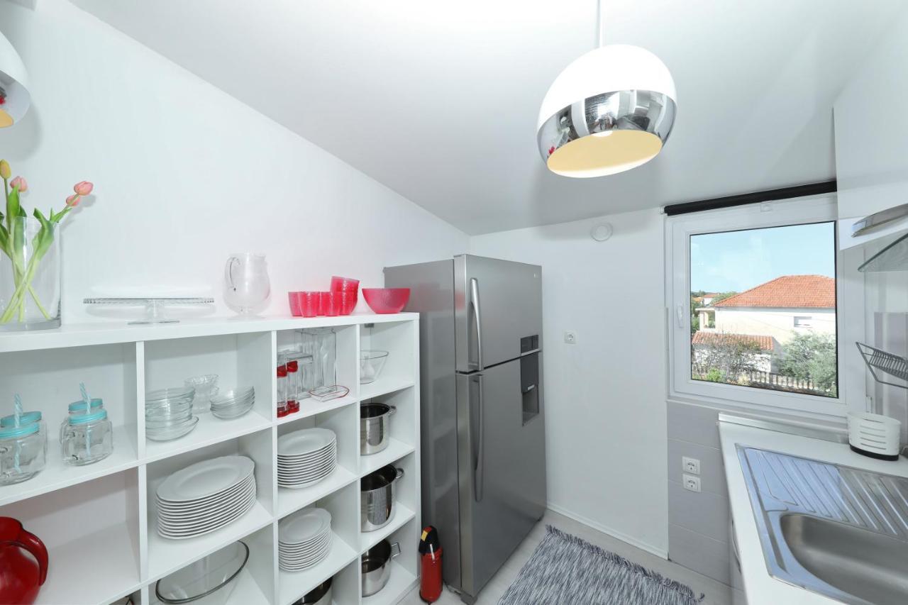 Apartment With Private Pool Sukošan Екстериор снимка